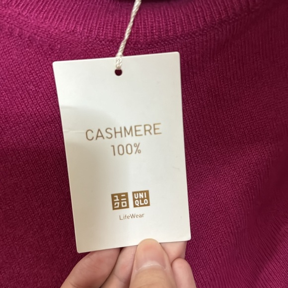 Uniqlo 100% Cashmere Turtle Neck Sweater - Picture 3 of 3